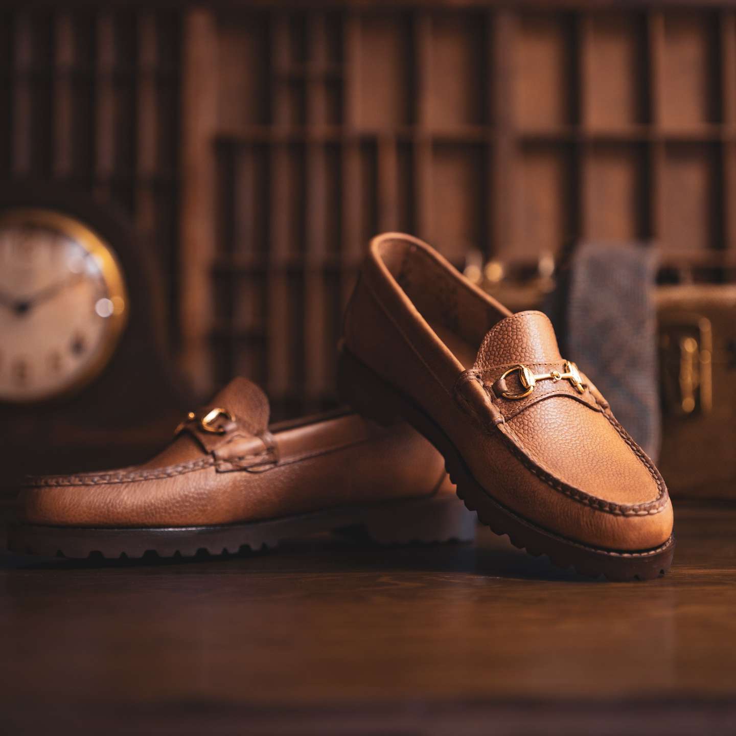 Natural Scotch Grain Chromexcel Lug Bit Moc - Detail Image One