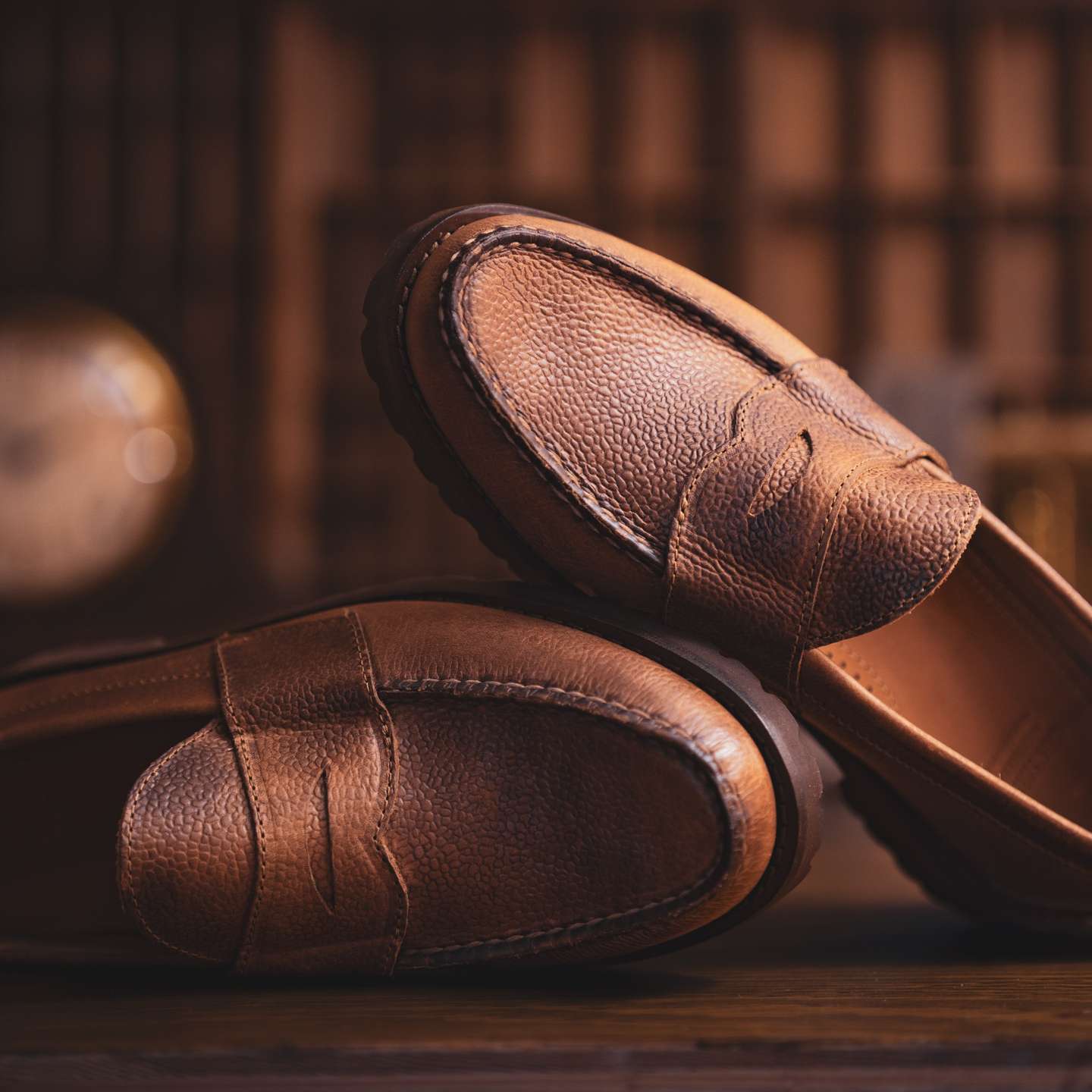 Natural Scotch Grain Chromexcel Lug Penny Moc - Detail Image Two