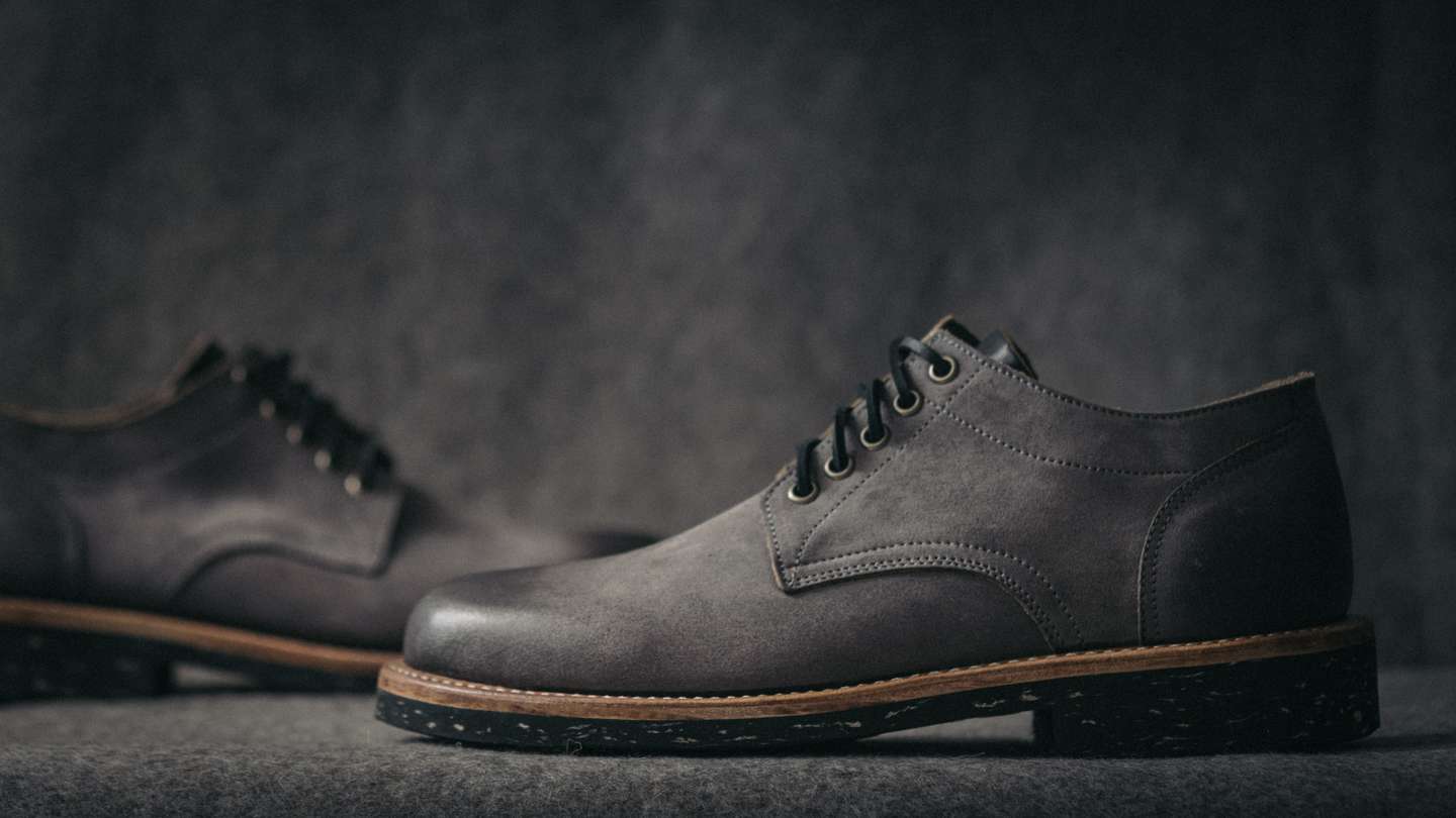 Carbon Bark Veg Retan Trench Oxford - Detail Image Three