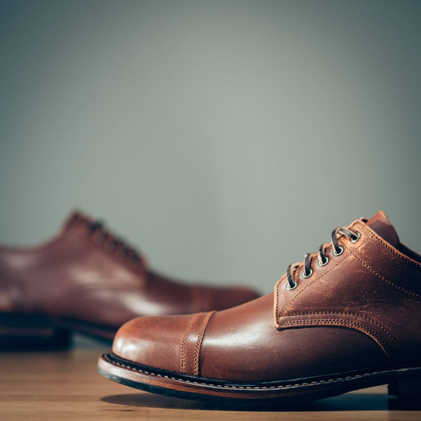 Walnut Overdye Camello Asportabile Cap-Toe Trench Oxford - Detail Image Two