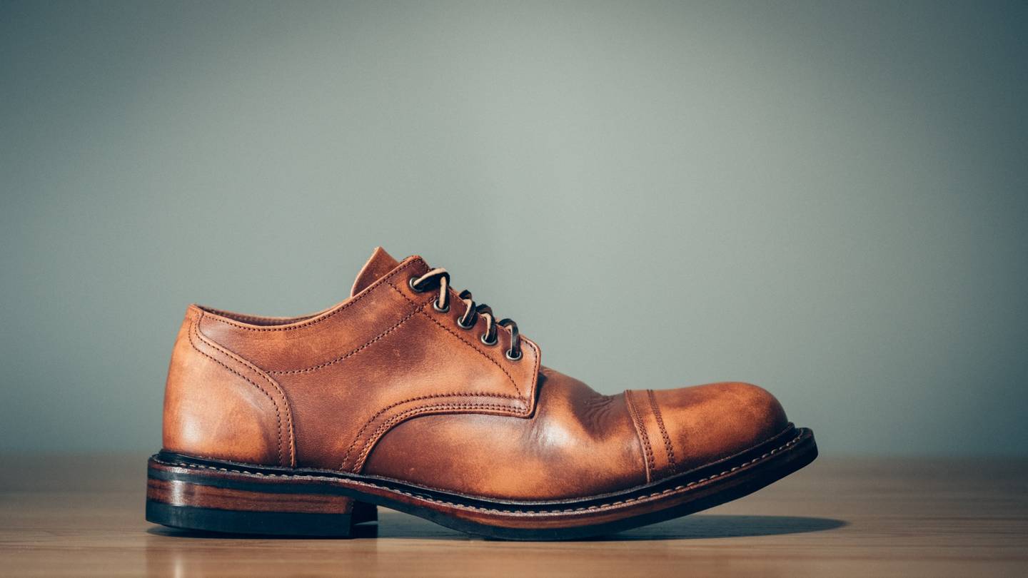 Walnut Overdye Camello Asportabile Cap-Toe Trench Oxford - Detail Image Three